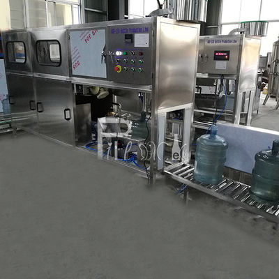 Ligne remplissante de l'eau de seau de 120 BPH fournisseur