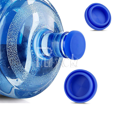 Les chapeaux réutilisables de silicone de l'eau de 5 gallons ne complètent aucune couverture de couvercle d'éclaboussure pour la bouteille fournisseur