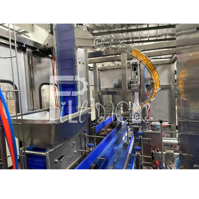 3 dans la 1 eau minérale de Monoblock rinçant la bouteille en plastique de capsulage remplissante de la machine 900BPH 10L fournisseur