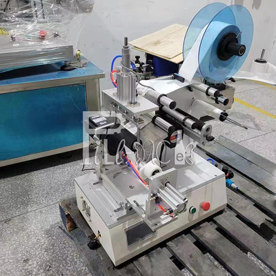 Étiqueteur adhésif semi-automatique d'équipement de machine à étiquettes d'autocollant pour les côtés de la bouteille 3 de place ou le cercle de bouteille ronde fournisseur
