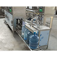 Ligne remplissante de gallon sanitaire de 18.9L Monoblock 120 BPH fournisseur