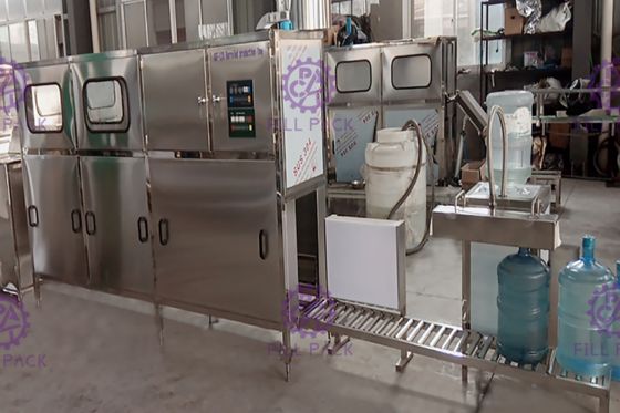 Une route 120 BPH machine de remplissage de l'eau de 5 gallons fournisseur