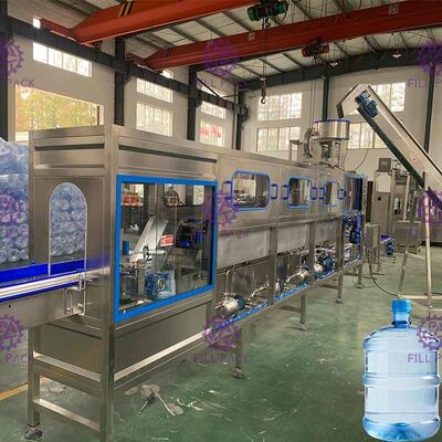 Une machine de remplissage de 380v à l' eau pure à 200bph fournisseur