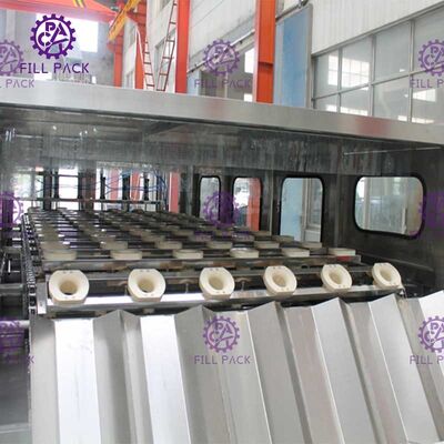 3 dans la 1 eau minérale de Monoblock rinçant la bouteille en plastique de capsulage remplissante de la machine 900BPH 10L fournisseur