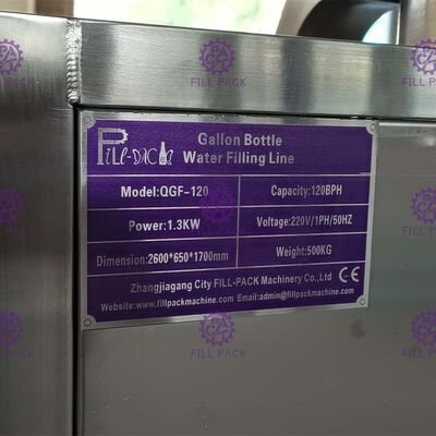 3.4*0.78*1.95m 3 dans 1 ligne remplissante de gallon de 120 BPH fournisseur