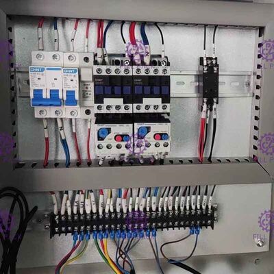 Système potable pur de machine d'équipement de purification d'osmose d'inversion de traitement de l'eau 500-2000LPH minérale fournisseur