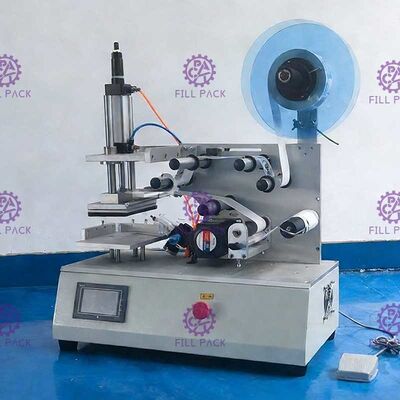 L'étiqueteur plat de bouteille de place semi-automatique cogne l'équipement adhésif simple de machine à étiquettes d'autocollant de côtés latéraux ou doubles fournisseur