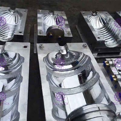 Une machine en plastique de fabrication de bouteille de l'appareil de chauffage 120BPH fournisseur