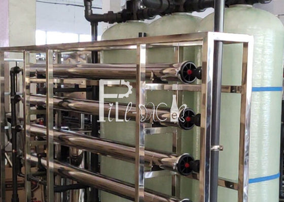 Usine de RO de l'eau potable 2000 LPH avec le stérilisateur UV fournisseur