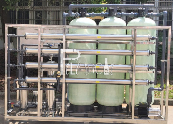 Usine de RO de l'eau potable 2000 LPH avec le stérilisateur UV fournisseur