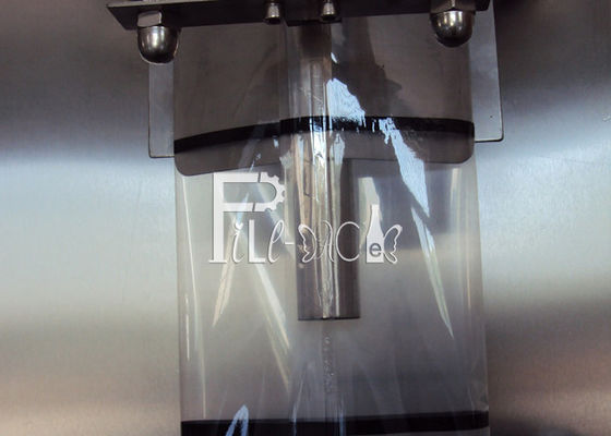 Machine de remplissage pneumatique de l'eau de sachet de 2200 poches par heure fournisseur