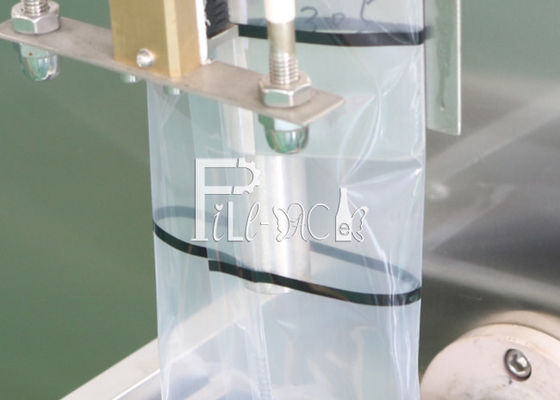 Machine de remplissage liquide de sachet composé de film fournisseur