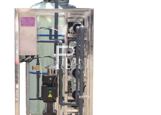 Usine de RO de l'eau potable 2000 LPH avec le stérilisateur UV fournisseur