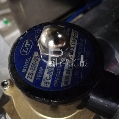 Le convoyeur de rouleau a produit la machine de remplissage de l'eau de baril de 120 BPH fournisseur