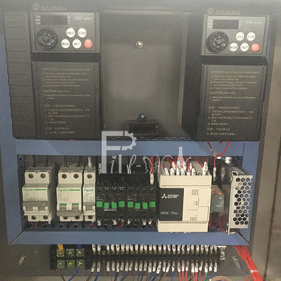 Une machine de remplissage de 380v à l' eau pure à 200bph fournisseur