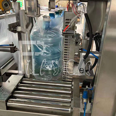 2.5kw 5 machine à emballer automatique de bouteille d'eau du gallon 2200bph fournisseur