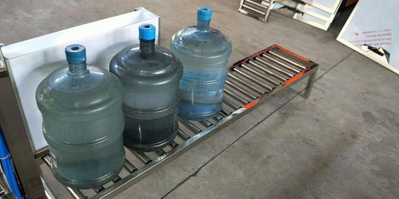 Consommables de plante aquatique de gallon de convoyeur de rouleau pour la chaîne de production de bouteille de gallon fournisseur