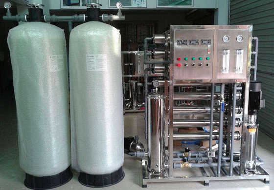 Réservoir potable de filtre de la machine FRP de traitement de l'eau d'osmose d'inversion 3000lph fournisseur