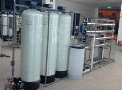 Réservoir potable de filtre de la machine FRP de traitement de l'eau d'osmose d'inversion 3000lph fournisseur