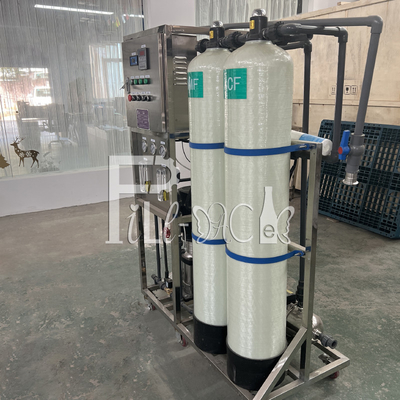 Système potable pur de machine d'équipement de purification d'osmose d'inversion de traitement de l'eau 500-2000LPH minérale fournisseur