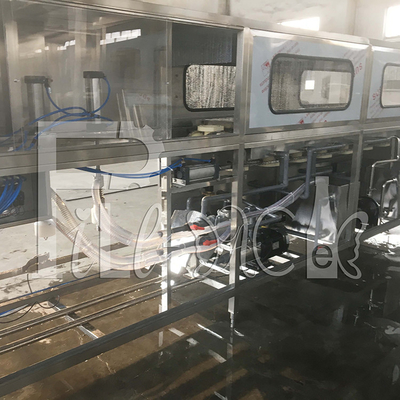 Ligne mis en bouteille automatique ligne de capsulage remplissante de lavage de remplissage de l'eau de 5 gallons de machine de seau fournisseur
