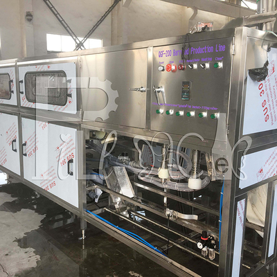 Ligne mis en bouteille automatique ligne de capsulage remplissante de lavage de remplissage de l'eau de 5 gallons de machine de seau fournisseur