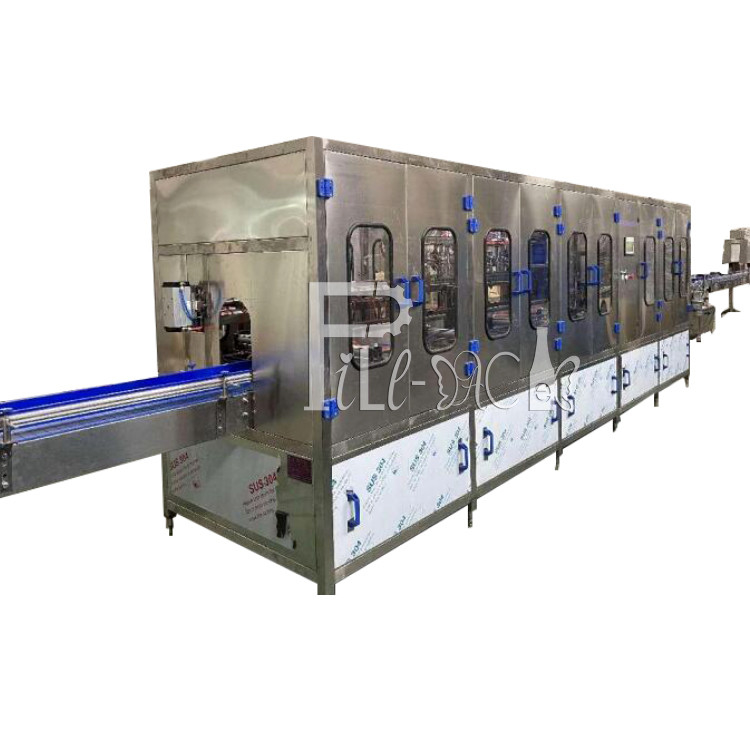 3 dans la 1 eau minérale de Monoblock rinçant la bouteille en plastique de capsulage remplissante de la machine 900BPH 10L fournisseur
