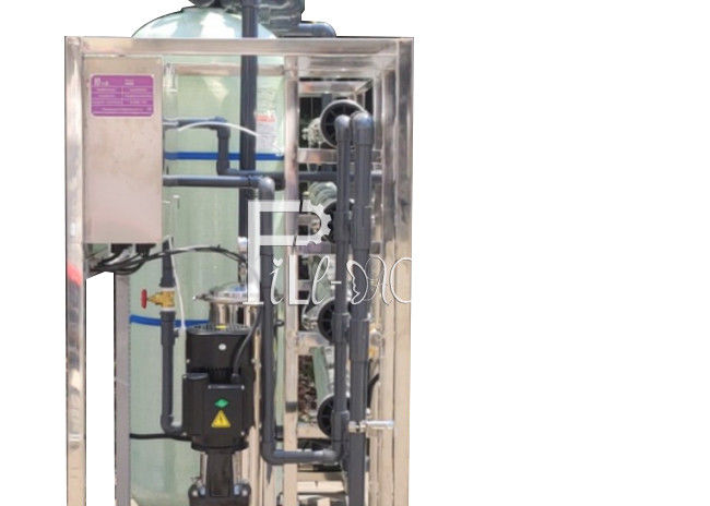 Usine de RO de l'eau potable 2000 LPH avec le stérilisateur UV fournisseur
