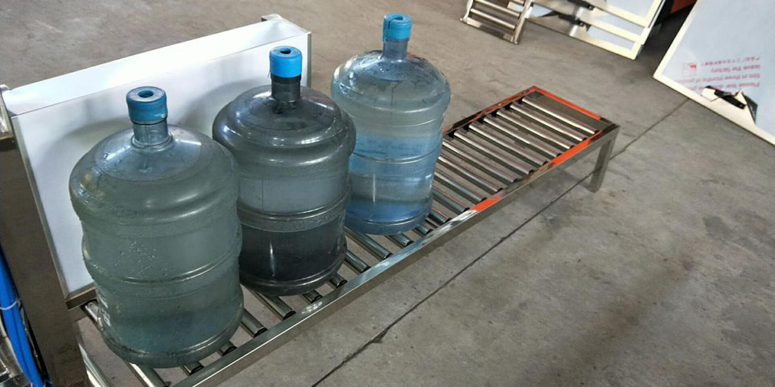 Consommables de plante aquatique de gallon de convoyeur de rouleau pour la chaîne de production de bouteille de gallon fournisseur